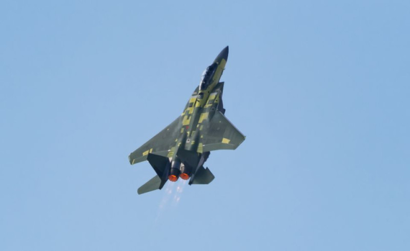 最新多用途戰機F-15EX，交付美國空軍首次試飛，完美展現「Viking takeoff」的陡峭升空。   圖：翻攝自波音官網