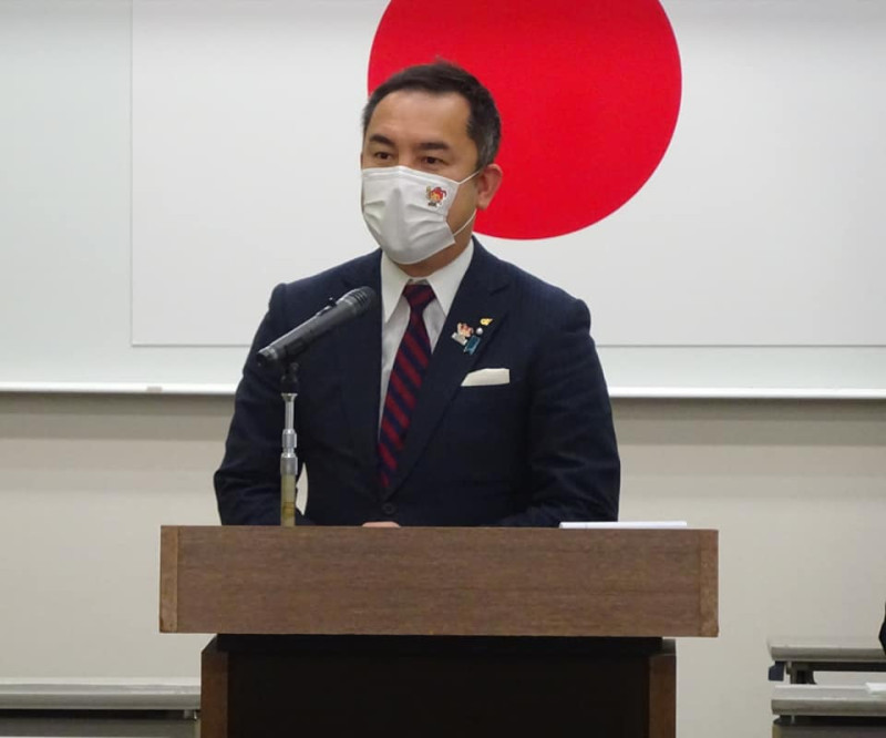 日本三重縣知事鈴木英敬４日在臉書上表示，三重縣在2019冠狀病毒疾病（COVID-19）的對策會議上決定將延長「緊急事態宣言」至3月7日。   圖：翻攝自Eikei Suzuki臉書
