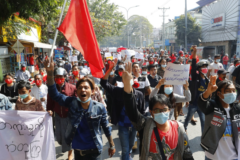 緬甸軍政府在各大城市血腥鎮壓，至少造成60多人死亡，緬甸具影響力的工會聯盟號召全國大罷工，長期癱瘓國內經濟，以制止軍方的政變。   圖：達志影像／美聯社（資料照片）