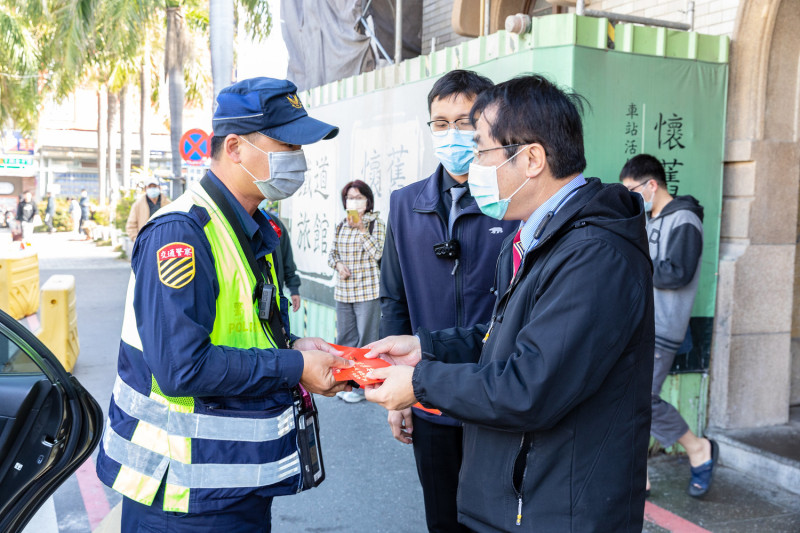 針對昨（16）日台南市發生的凶殺案，市長黃偉哲盼警把握跡證、迅速偵辦。   圖：取自黃偉哲臉書（資料照片）