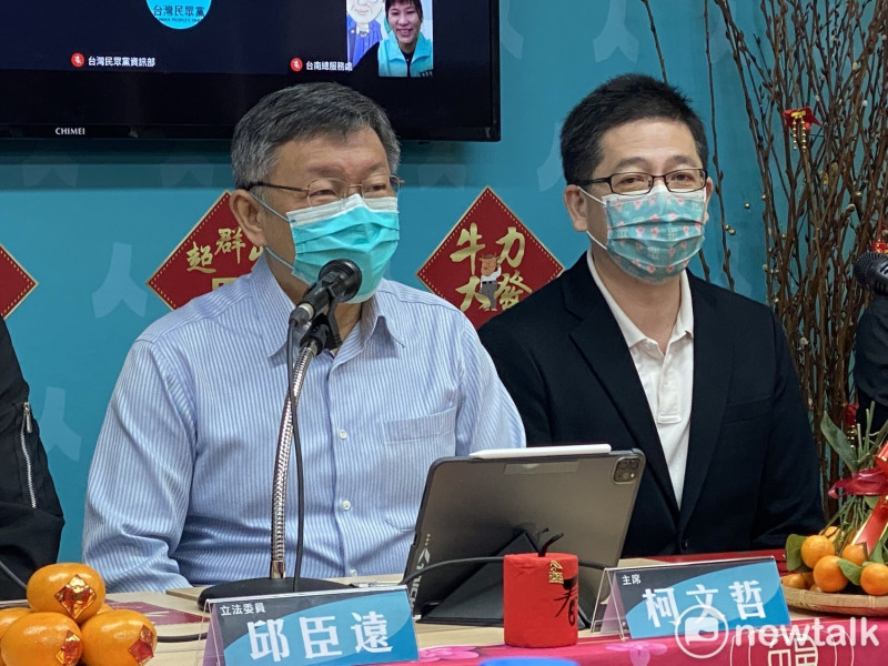 民眾黨主席柯文哲（左）、民眾黨秘書長謝立功。   圖：周煊惠 / 攝