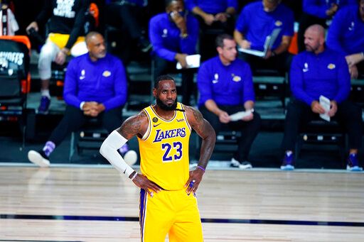 湖人球星「詹皇」Lebron James攻下32分，成為史上最年輕3萬5千分先生，但湖人卻慘敗籃網。   圖／美聯社／達志影像