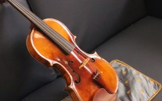 古董小提琴相當昂貴。   圖 : 翻攝自推特