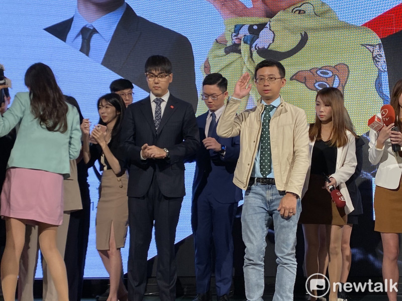 台北市議員邱威傑（呱吉）、YouTuber志祺七七、視網膜2019年成立「歡樂無法黨」，並舉行創黨大會。     圖：周煊惠 ／攝（資料照）