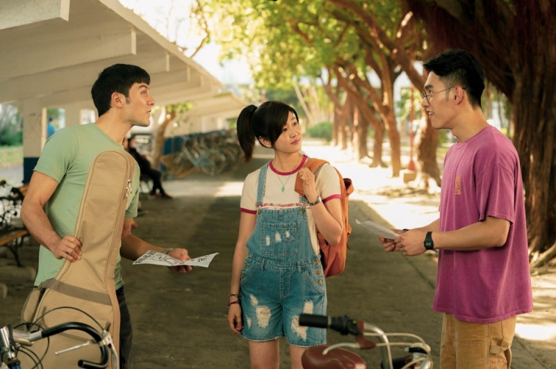 (左起)鳳小岳、陳妍希、張書豪主演的《跟你老婆去旅行》，票房已衝破千萬。   圖：好好看文創 滿滿額娛樂／提供