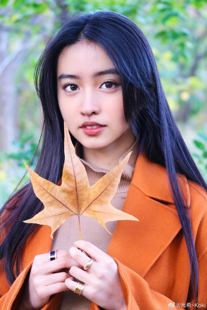 日本女星木村光希是木村拓哉和工藤靜香的小女兒，擁有出眾的外表和身材。   圖：翻攝自微博