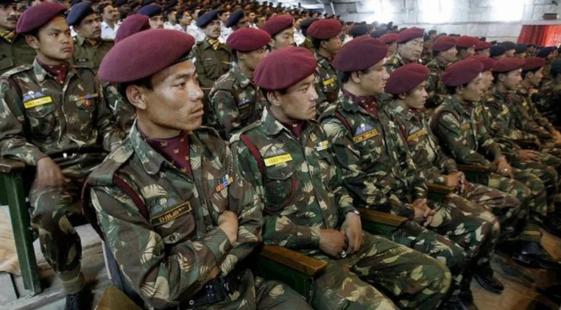 中印加勒萬河谷之戰的部分影片，驚見華裔面孔，經調查後發現是藏獨人士組成的印藏特別邊境部隊。   圖 : 翻攝自全球戰略視線