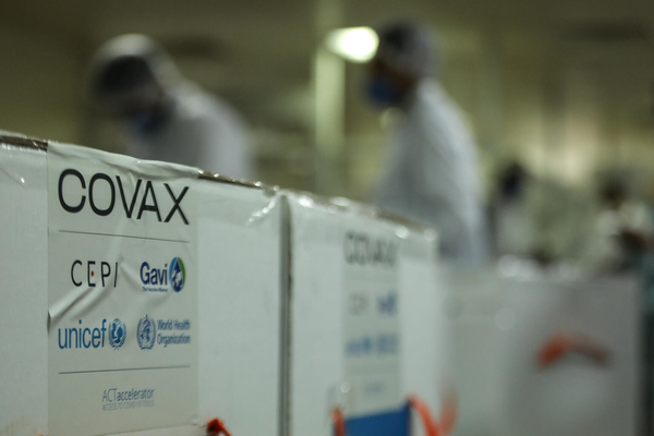 首批COVAX新冠疫苗於24日運抵迦納。   圖：翻攝自@WHOAFRO推特
