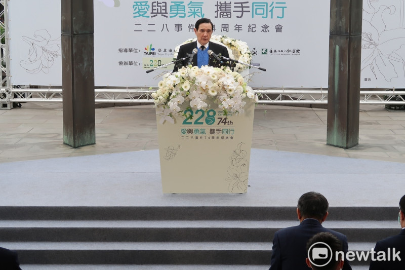 前總統馬英九28日出席228活動，台北市長柯文哲在台下聆聽   圖：林朝億/攝
