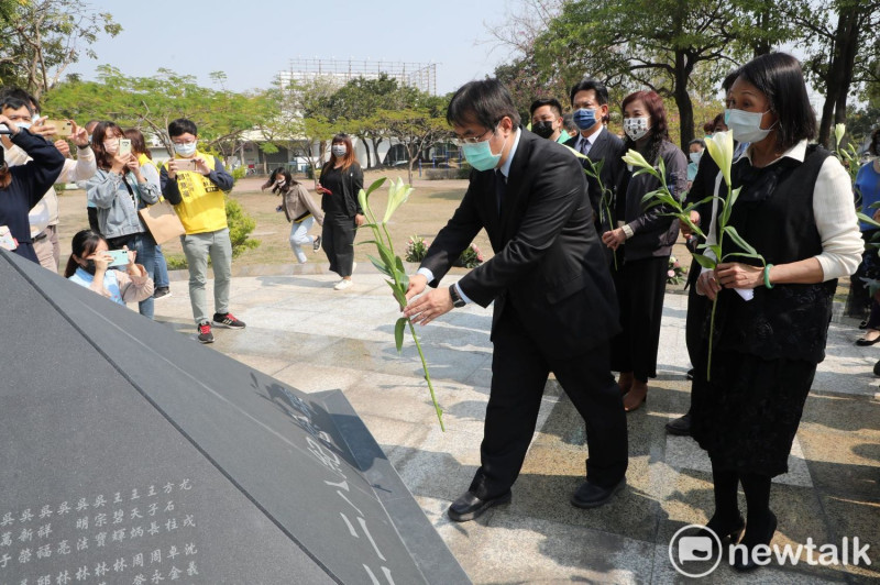 台南市政府今日於台南二二八紀念公園舉行和平追思會，由台南市長黃偉哲主持。   圖：黃博郎／攝