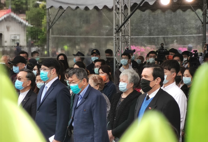 前總統馬英九與台北市長柯文哲共同參與「二二八紀念會」。   圖：翻攝自馬英九臉書