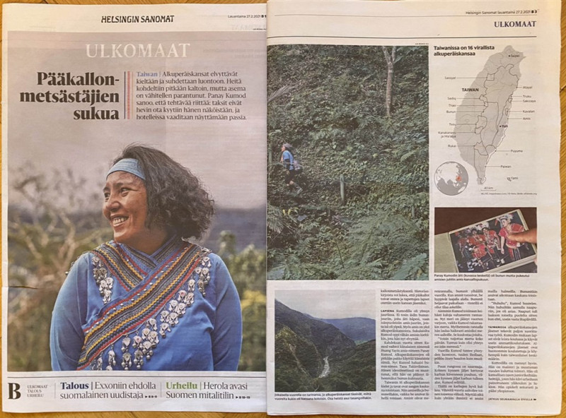 布農族的Panay Kumod帶著芬蘭「赫爾辛基日報」記者回到山上家屋，敘說台灣原住民在大時代變遷下的小人物故事。   圖：芬蘭代表處提供／中央社