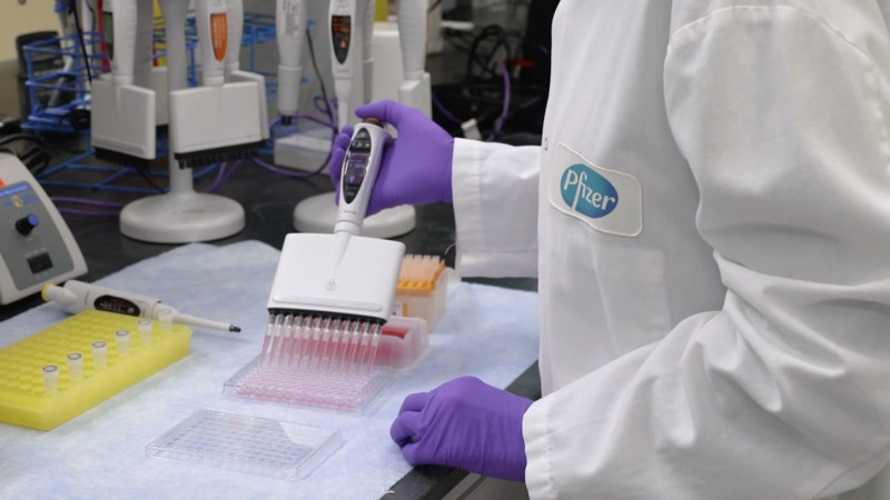 美國輝瑞藥廠（Pfizer）和德國生物科技公司BioNTech合作研發的新冠疫苗。   圖：翻攝自Pfizer臉書
