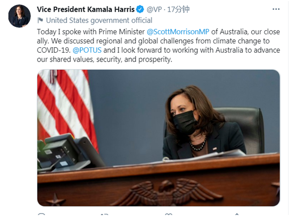 現任副總統賀錦麗(Kamala Harris)被媒體拍到多次搭乘「空軍二號」（副總統專機）時，當班的空軍士官向她敬禮，她卻視若無睹沒回禮，態度傲慢被批耍大牌。   圖 : 翻攝自賀錦麗推特