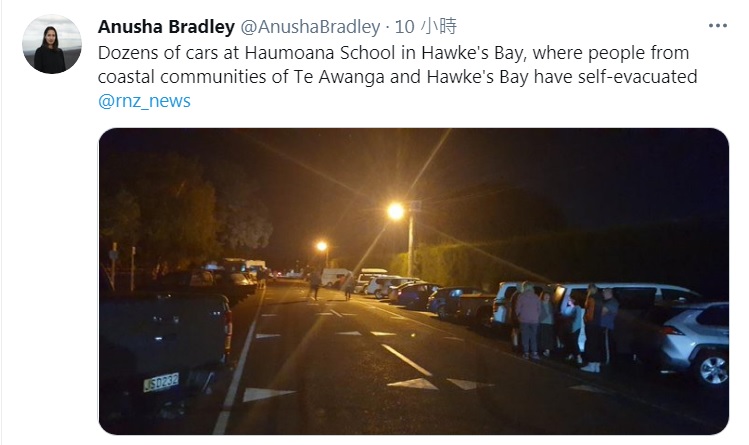 紐西蘭發生規模8.1強震後，太平洋發出海嘯警報，包括豪斯克灣地區居民都連夜被疏散到安全區域。   圖：翻攝自Anusha Bradley推特