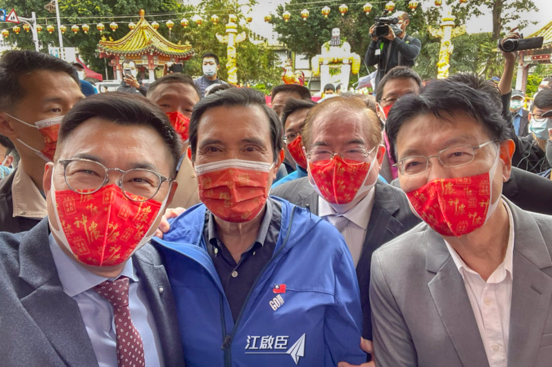 國民黨主席江啟臣（左）日前的一番「中國是台灣面臨的主要威脅」言論，惹來媒體人趙少康（右）批評，2人爭鋒逐漸浮現。   圖：翻攝自江啟臣臉書
