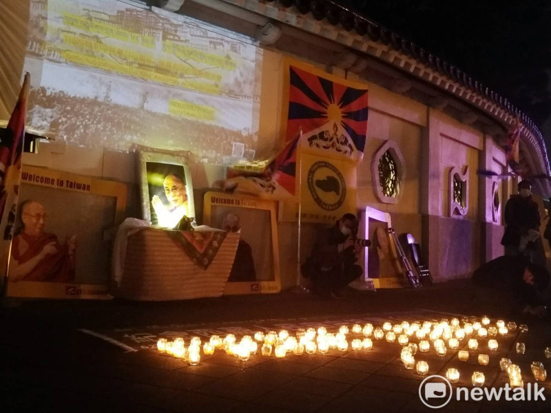 在台藏人福利協會、西藏青年會台灣分會今晚在自由廣場舉辦「310 西藏和平抗暴日62週年，世界和平祈福點燈法會」   圖：林冠妙
