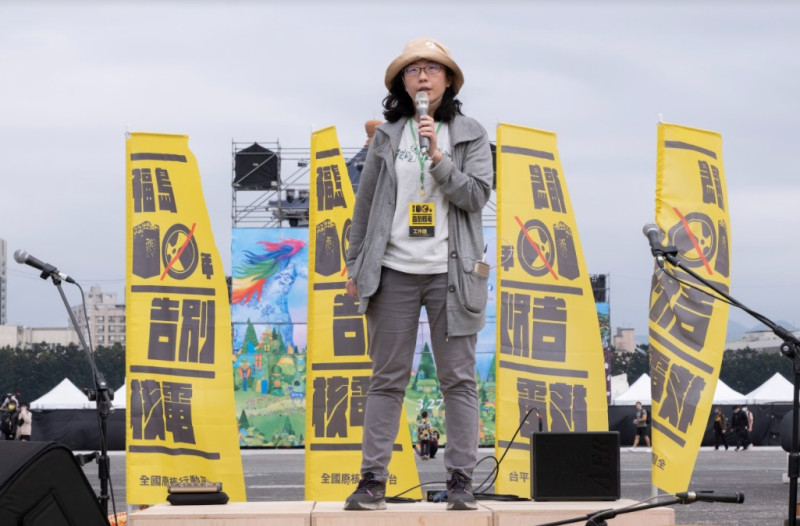 環境法律人協會副秘書長謝蓓宜表示，台灣三座核電廠將2025年陸續除役，除役並不是完全安全，仍須嚴謹監督，避免輻射外洩的風險。   圖：全國廢核行動平台北部／提供