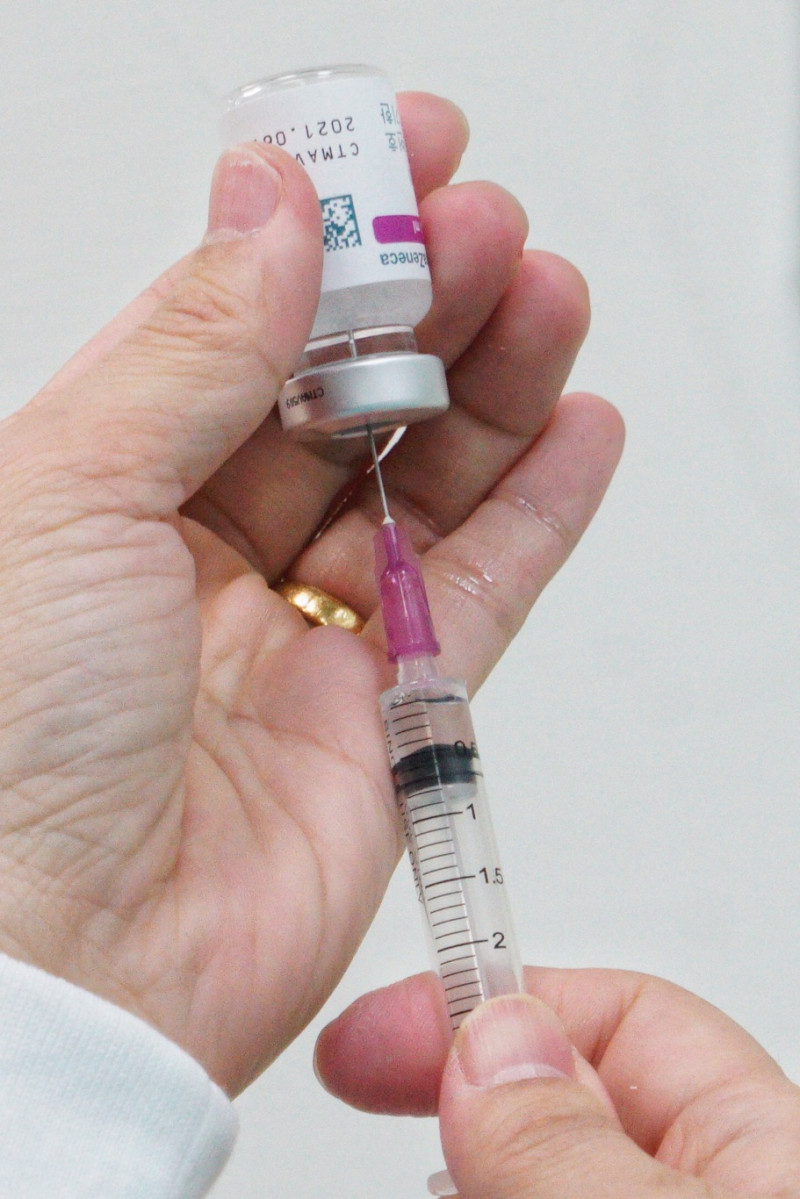 台中中山附醫調查有300多位醫事人員有意願接種AZ疫苗，並在每週一、二、三開立疫苗接種門診。   圖：張良一/攝