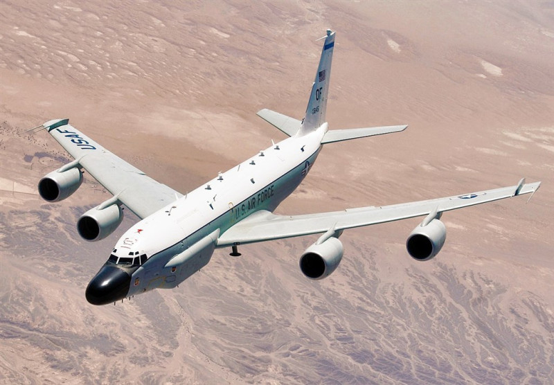 美國空軍一架RC-135U戰略偵察機在今（22日）一度飛到中國領海基線外25.33海里處。(示意圖)   圖 : 翻攝自維基百科