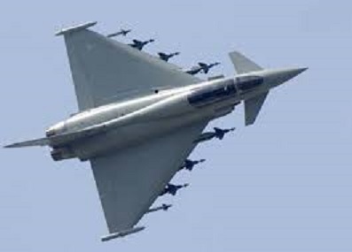 英國計畫在未來幾年內組建7個「颱風」戰鬥機中隊以繼續提高其空中作戰能力。   圖 : 翻攝自微信