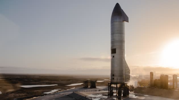 加拿大麥基爾大學研究組提出新的「雷射-熱力」動力方案，利用位於地面的雷射發射器，轉換成火箭的動力，足以把一千公斤的物體，在 45 天內送達火星。(火箭示意圖)   圖：翻攝自SpaceX