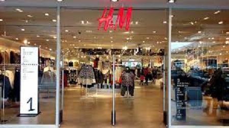 H&M、Nike等國際服裝企業近日因抵制新疆棉花聲明在中國互聯網上引發眾怒。   圖 : 翻攝自H&M台北館臉書