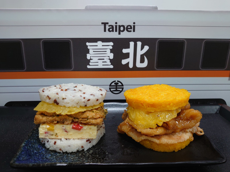 台鐵局新研發出的「鳳梨米漢堡」，將於今起至4月5日，上午10:00於台鐵便當台鐵北車站1號店開始販售。   圖：台北鐵路餐廳／提供