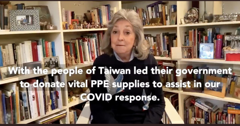 民主黨議員提特斯（Dina Titus）表示，疫情初期時，選區內華達州的疫情嚴重，有賴台灣定期贈送的口罩，才得免於缺乏個人防護設備。   圖 : 翻攝自Dina Titus推特