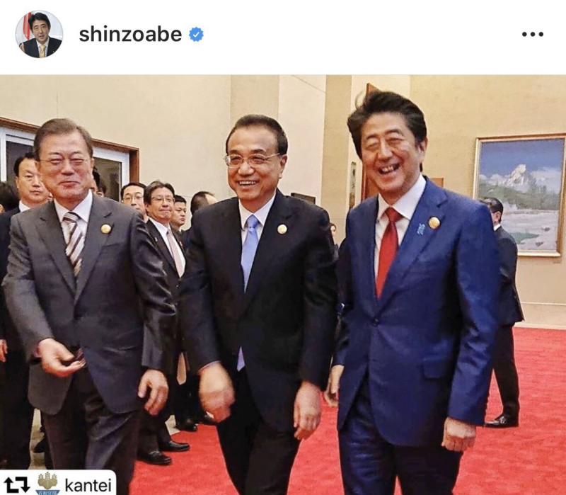 韓國總統文在寅、中國國務院總理李克強、前日本首像安倍晉三日前合影   圖:擷取自推特