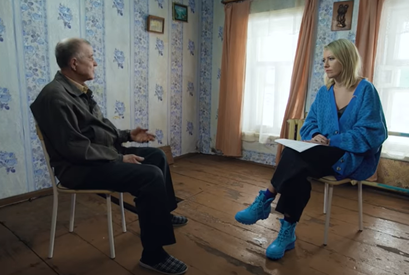 俄羅斯主持人克謝尼婭·蘇布查克（右）日前訪問了已被定罪的強姦犯莫霍夫（左），未料訪問影片在公布出來後引起外界一片罵聲。   圖：翻攝自Ксения Собчак的youtube頻道