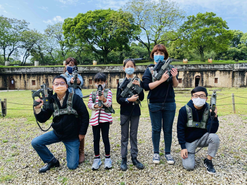 淡水古蹟博物館準備免費100份兒童節禮物，送親子到滬尾砲臺玩鐳戰。   圖：淡水古蹎博物館 / 提供
