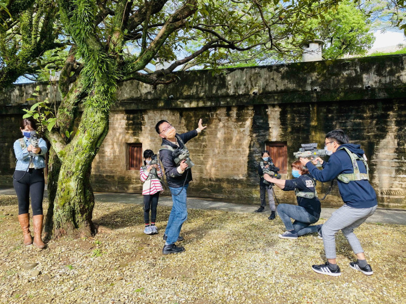 淡古首次開放家長一起「參戰」,不但增加活動刺激度,同時增進親子關係。 圖:淡水古蹎博物館 / 提供