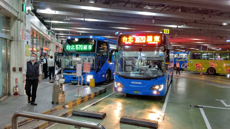 疏運期間加開直達車班次。   圖：首都及臺北客運提供