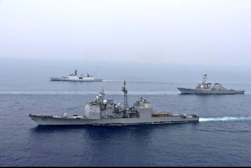 美國與印度在東印度洋進行聯合軍演。   圖：翻攝自印度海軍推特