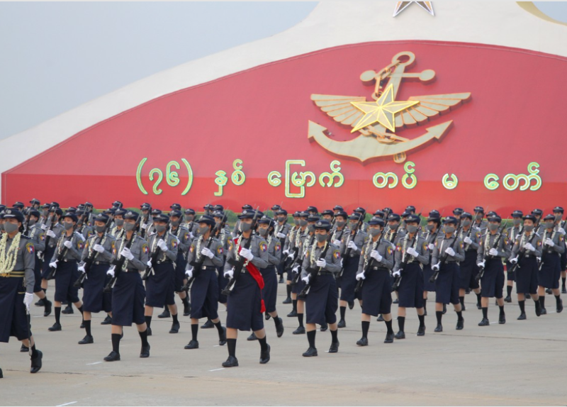 緬甸軍政府在27日舉行閱兵式，但也加強鎮壓強度，同一日造成至少114人死亡，被媒體堪稱是「緬甸政府政變以來最血腥的一天」。   圖：翻攝自俄羅斯國防部官網
