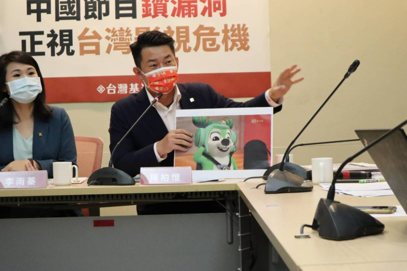 陳柏惟表示，「無敵鹿戰隊」在台灣播出超過100集。   圖：台灣基進提供