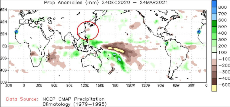 中央氣象局局長鄭明典指出，紅色圈起來的部分，可以看到台灣受到平均少雨的棕色區塊包圍，感覺乾旱就衝著台灣來。   圖：翻攝自鄭明典臉書/NOAA