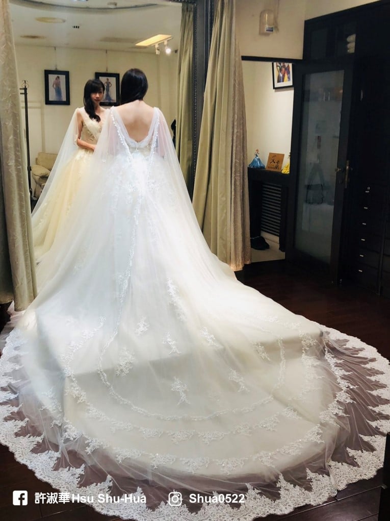 民進黨台北市議員許淑華曝光試穿婚紗照。   圖：翻攝許淑華臉書