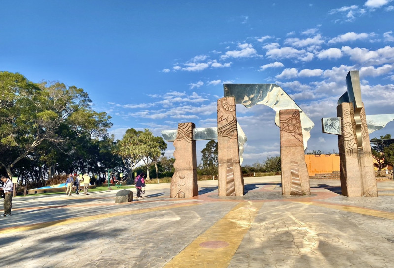 雕塑公園太陽之門。   圖：台中觀旅局／提供