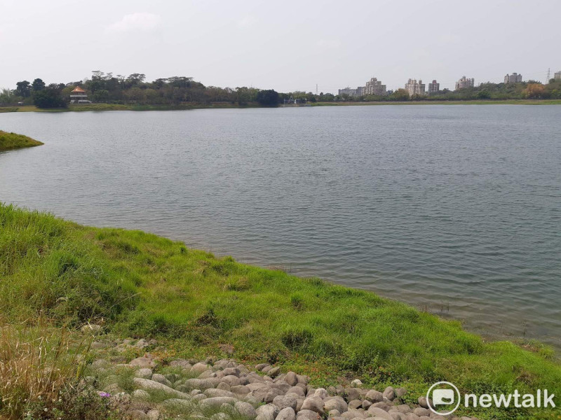 久旱不雨，嘉義市蘭潭水庫還有67.7％蓄水量。   圖：蔡坤龍/攝