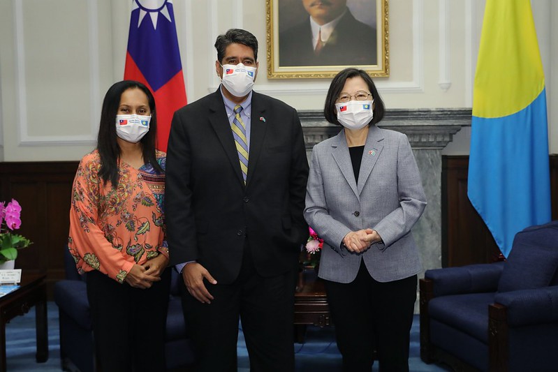 總統蔡英文（右起）日前接待來訪的帛琉總統惠恕仁伉儷，相談甚歡。   圖：總統府提供