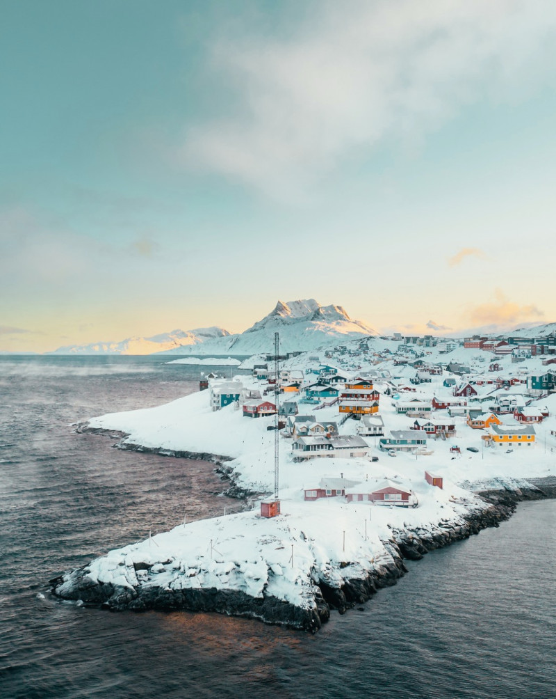 格陵蘭是世界最大島，面積廣達216萬平方公里，但人口稀少，該島蘊藏豐富礦產，自然資源相當珍貴，居民環保意識高。   圖：翻攝自NIA黨臉書