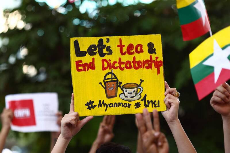 奶茶聯盟是一個網路上的團結聯盟，2020年4月以Twitter迷因（meme）的形式誕生，在台港泰緬及全球社會運動者和公民的帶領下，成為一場全球民主派運動。   圖：翻攝自王定宇臉書