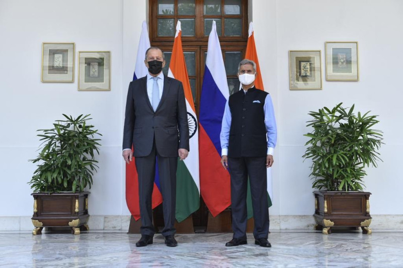 印度外交部長蘇杰生（右）6日在新德里與俄羅斯外交部長拉夫羅夫（左）召開雙邊會談時，主動分享印度的印太觀點。   （圖取自facebook.com/MEAINDIA）