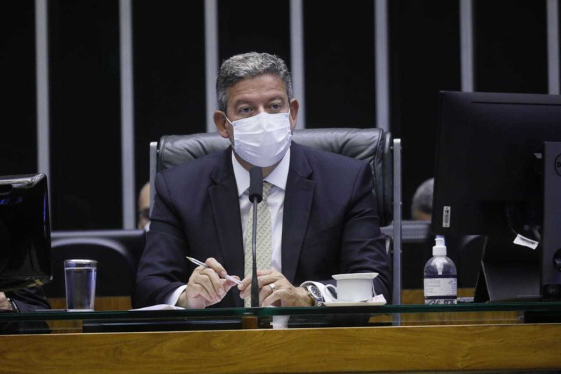 巴西眾議院議長里拉（Arthur Lira）致電聯合國秘書長古特雷斯，希望增加運送給巴西的疫苗數量。   圖：翻攝自里拉推特