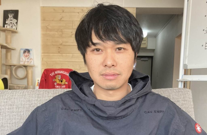 35歲日本諧星東袋（東ブクロ）是搞笑團體「再見吧青春之光」成員。   圖：翻攝自東袋IG