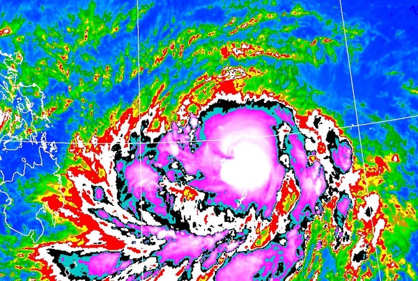 颱風「舒力基」在今日上午轉為中颱。   圖：中央氣象局／提供