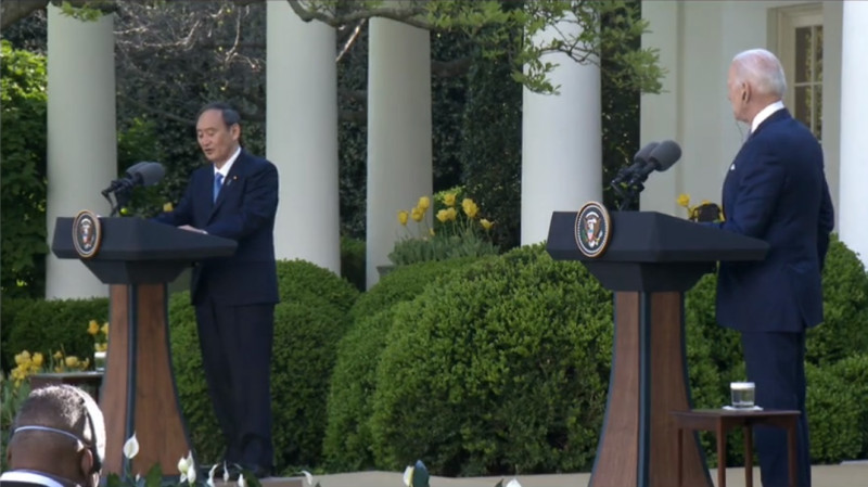 美國總統拜登（右）16日與日本首相菅義偉（左）舉行雙邊領袖峰會。     圖：翻攝President Joe Biden 臉書粉專
