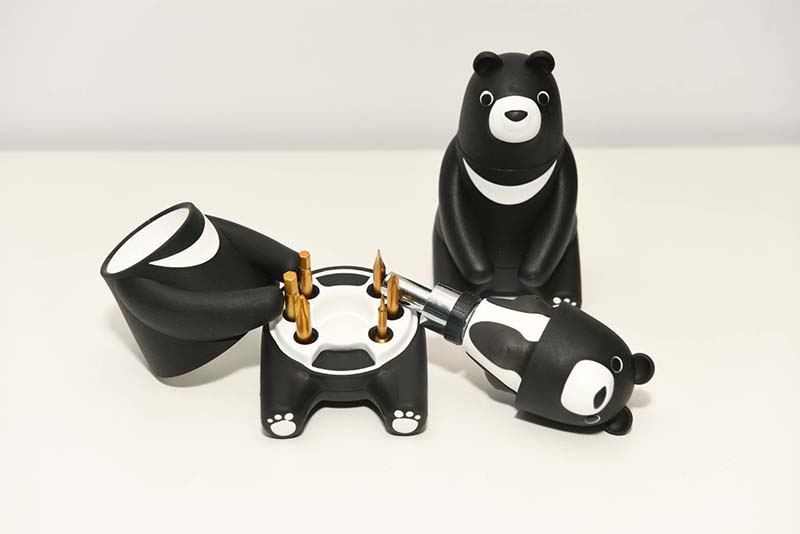 中鋼股東會紀念品推出「熊愛台灣棘輪起子工具組」。   圖：翻攝自中鋼官網